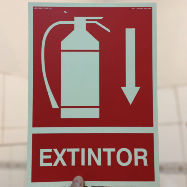 Cartel fotoluminiscente de extintor 21 x 29,5cm - Imagen 2