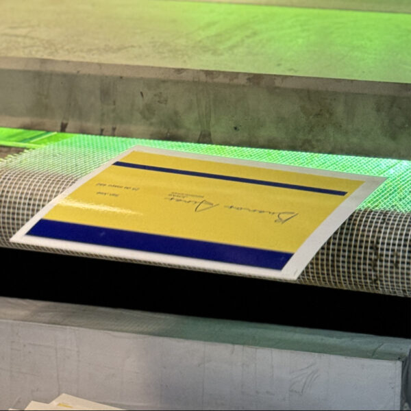 Barniz UV pleno - Imagen 3